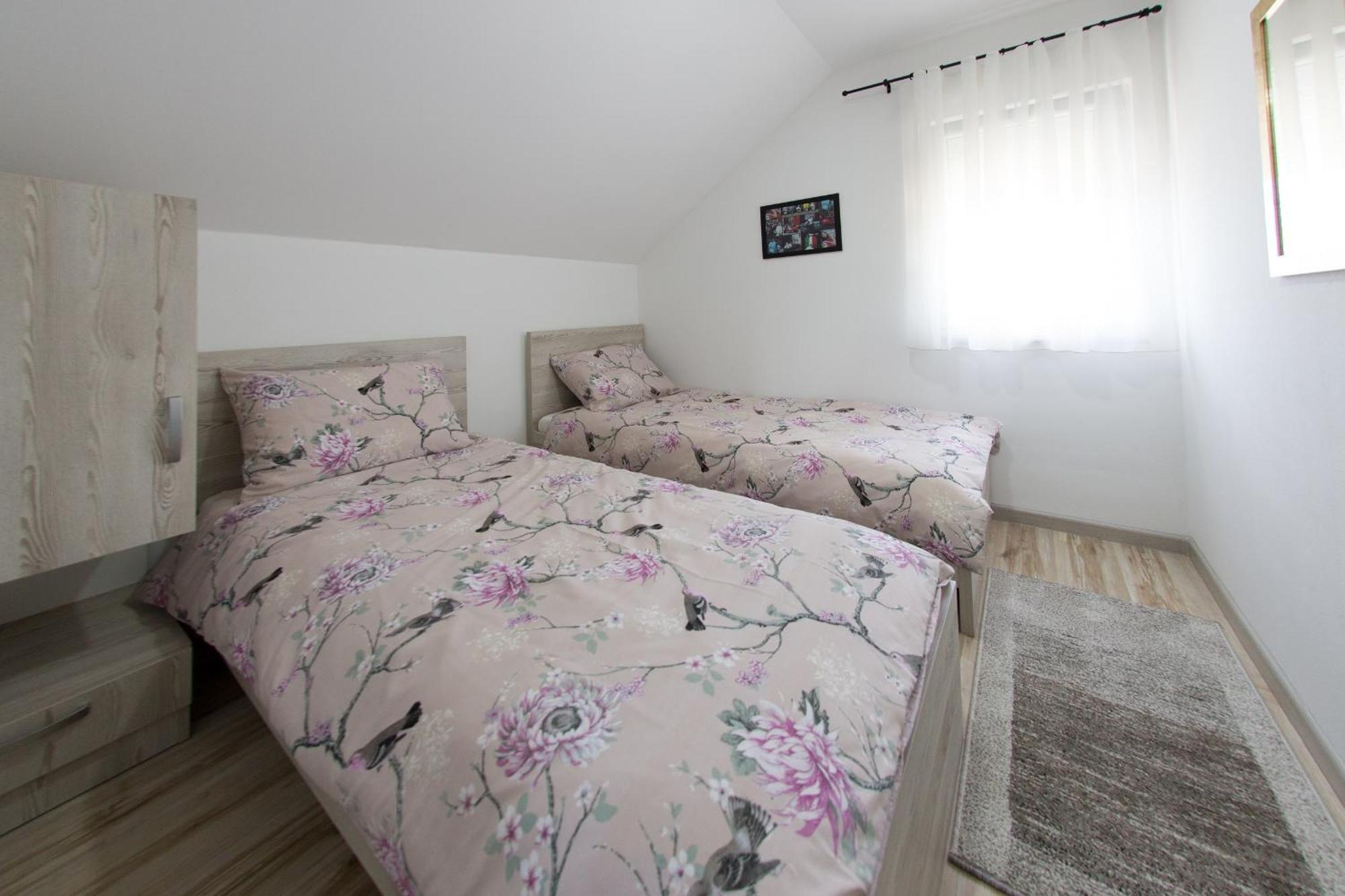 Apartment Kalimero Otočac Esterno foto